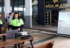 Otogarda bayram yolculuğu öncesi sinevizyon gösterimiyle emniyet kemeri uyarısı