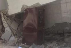 Depremde, çelik kasa bulunduğu katta yaşam üçgeni oluşturmuş