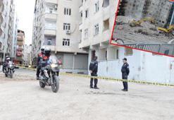 Hasar gören binalar ve enkaz alanlarında polis bayramda da nöbette