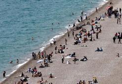 Konyaaltı Sahili'nde bayram yoğunluğu