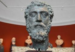 İmparator Septimus, eksik başını bekliyor