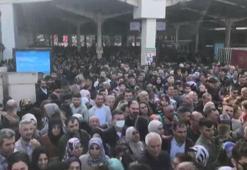 Eminönü'nde insan seli, tramvay seferleri durdu