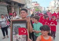 Çadır kentte kalan öğrenciler, okullarına gidip, 23 Nisan'ı kutladı
