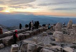 Nemrut Dağı'na Ramazan Bayramı'nda ziyaretçi akını
