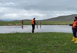 Nehre giren hayvanlarını kurtarmak isterken suya düşüp, kayboldu