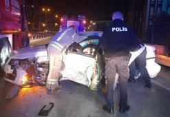 Bayrampaşa'da bariyerlere çarpan otomobil sürücüsünün ayağı koptu