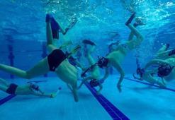 Sualtında ragbi ve hokey heyecanı