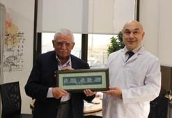 Hat sanatçısı Parkinson hastalığına beyin pili ile çare buldu