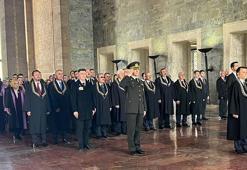 AYM heyeti Anıtkabir'de