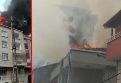 Pendik'te 3 katlı 2 binanın çatısı alev alev yandı