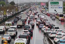 İstanbul'da yağmur trafiği: Yoğunluk yüzde 75'e ulaştı