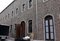 Yeniden inşa edilen İzmir İktisat Kongresi tarihi binası, açılışa hazırlanıyor