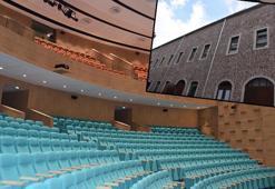 Yeniden inşa edilen İzmir İktisat Kongresi tarihi binası, açılışa hazırlanıyor