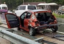 Kontrolden çıkan otomobil bariyerlere çarptı: 2 ölü, 1 yaralı