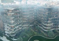 İzmir'de lüks sitedeki yangının büyüklüğü gün ağarınca ortaya çıktı