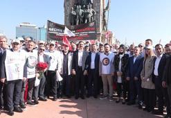 HAK-İŞ Taksim Cumhuriyet Anıtı’na çelenk bıraktı