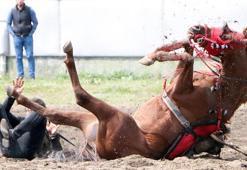 Rakibini yakalamak isteyen ciritçi ölümden döndü