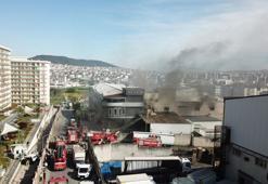 Sancaktepe'de 3 katlı mobilya atölyesinde çıkan yangın söndürüldü