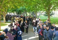 Domates fidesi dağıtımında metrelerce kuyruk oluştu