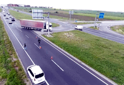 Dronla takip edilen TIR'da, 10 milyon liralık kaçak sigara ele geçirildi