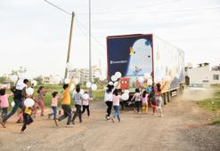 Garanti BBVA'nın gezici TIR’ı deprem bölgesindeki çocuklarla buluştu