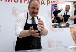 Bakan Varank mutfağa girdi, cantık ile süt helvası yaptı