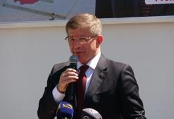 Davutoğlu: Bu ülkenin üstündeki istiklal güneşini daim kılmaya çalışıyoruz