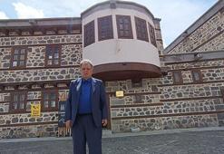 Ermeni iddialarına karşı mücadelesini emekli olduktan sonra kurduğu kütüphane ve merkezle sürdürüyor