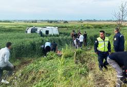 Lastiği patlayan servis minibüsü takla attı; 8 yaralı