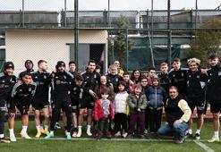 Down sendromlu çocuklar Beşiktaş antrenmanını ziyaret etti