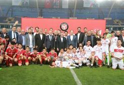 'Omuz Omuza Gösteri Maçı'nda depremzede çocuklar da oynadı