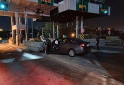 Samandıra gişelerde otomobil beton bariyere çarptı