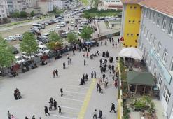 İstanbul'da okul önünde oy kullanma yoğunluğu havadan görüntülendi