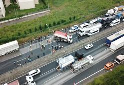 TEM'de kamyon devrildi; Ankara yönü ulaşıma kapandı