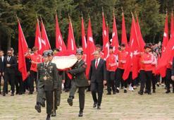 Bakan Kasapoğlu, gençler ve sporcularla Anıtkabir'i ziyaret etti