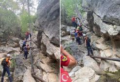 Kelebekler Vadisi'nde mahsur kalan 2 kişiyi JAK Timi kurtardı