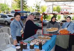 Depremzede eltiler, Aksaray'da Hatay'ın yöresel yemeklerini yapıp satıyor