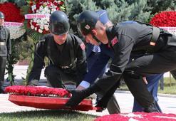 5'inci Cumhurbaşkanı Sunay, mezarı başında anıldı