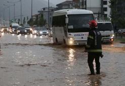 Denizli'de sağanak yağış etkili oldu