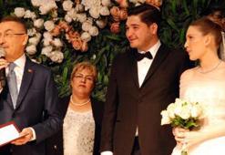 Cumhurbaşkanı Yardımcısı Oktay, nikah şahidi oldu