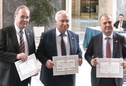 TBMM'de 28'inci dönem milletvekilleri kayıtlarını yaptırıyor