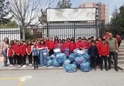 İlkokul öğrencileri engelliler için 900 bin mavi kapak topladı