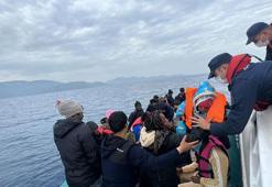 Bodrum açıklarında lastik bottaki 30 kaçak göçmen kurtarıldı