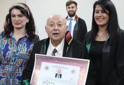 84 yaşında avukat oldu