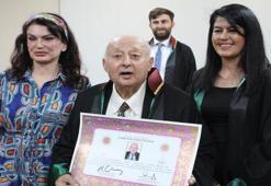 84 yaşında avukat oldu