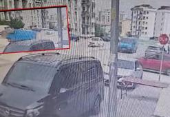 Sultanbeyli'de panelvan ile otomobilin çarpıştığı kaza kamerada