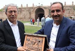 Bakan Akar: Bir anda çakma terörle mücadeleciler ortaya çıktı