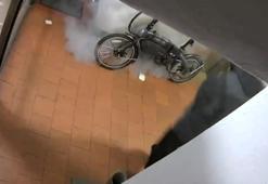 Londra’da elektrikli bisikletin patlama anları kameraya yansıdı