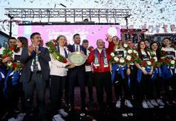 Bakan Varank, 'Poyrazın Kızları'nın şampiyonluk kutlamalarına katıldı