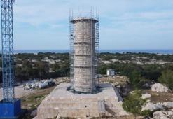 Patara Deniz Feneri'nin son basamağı yerine konuldu